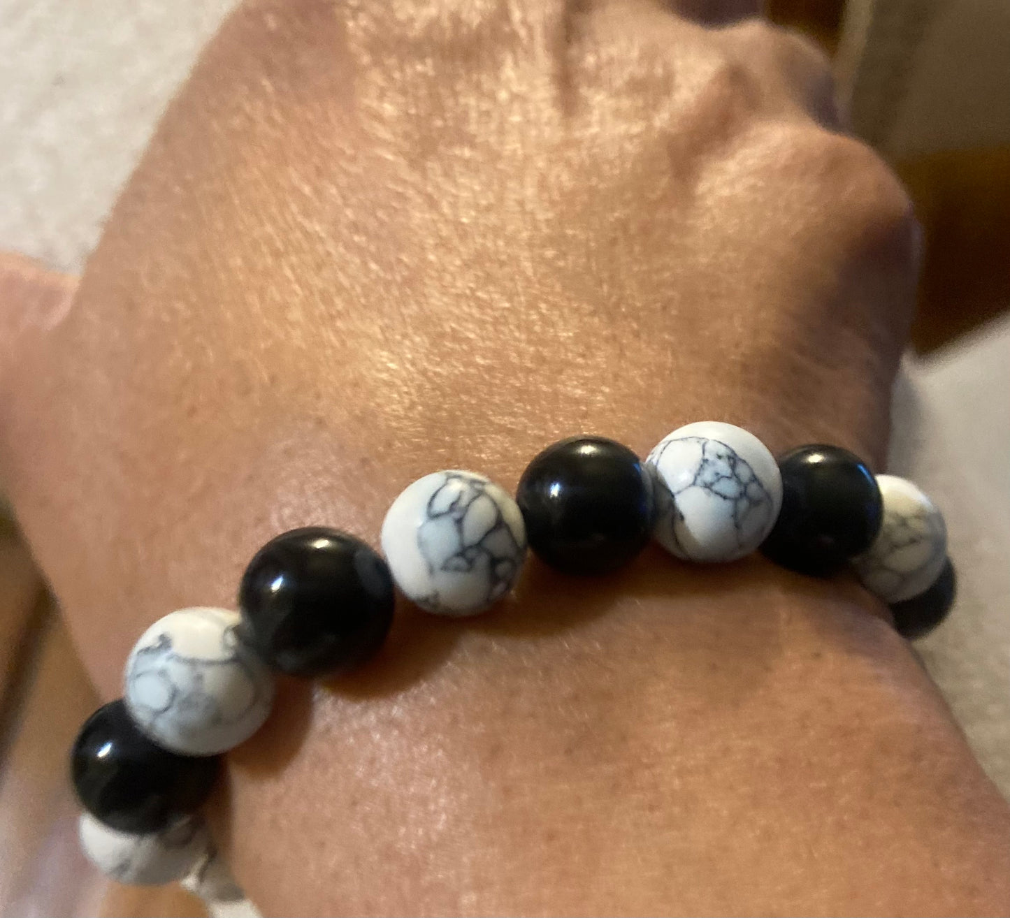 BLACK ONYX WITH WHITE HOWLITE