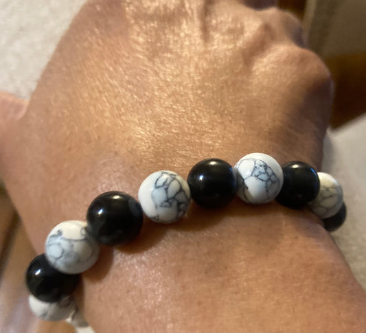 BLACK ONYX WITH WHITE HOWLITE